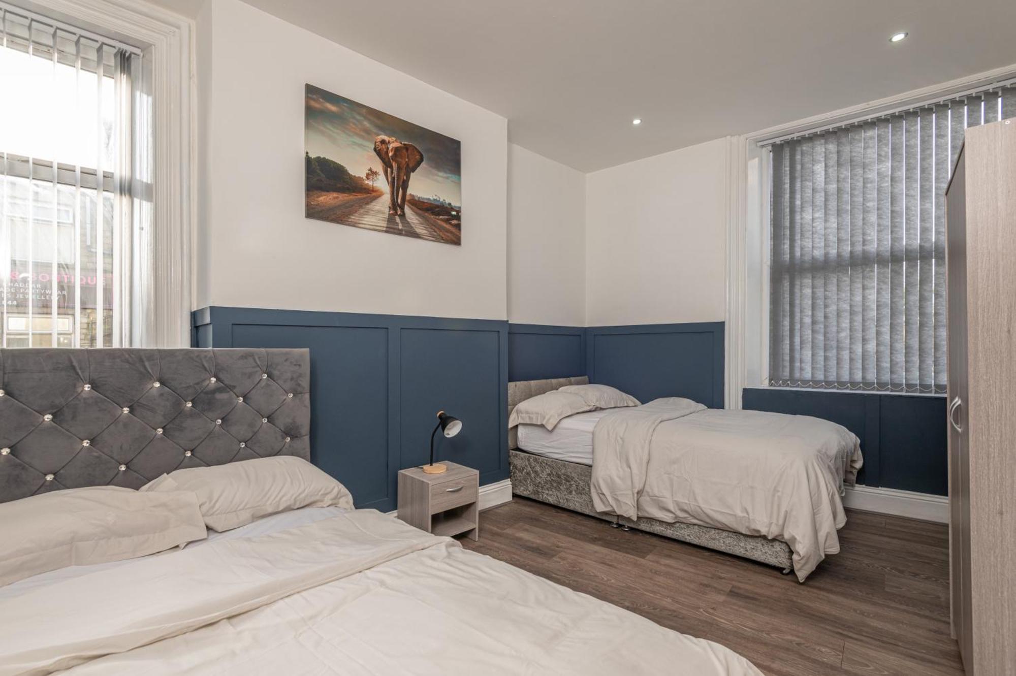 Luxe Living Apartment Huddersfield Bagian luar foto